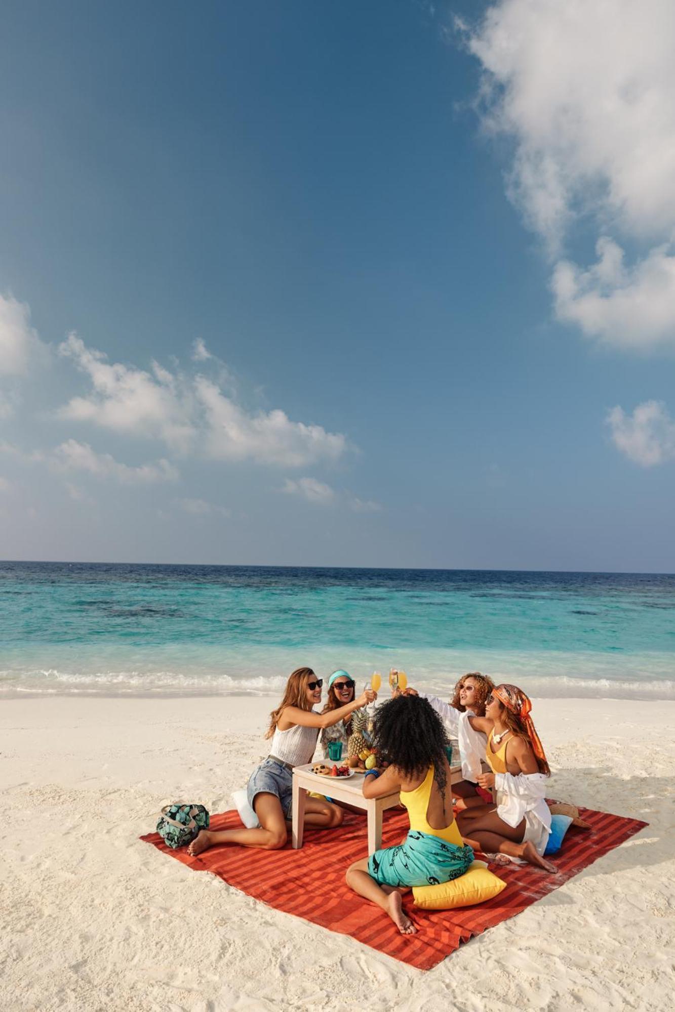 Nova Maldives Resort